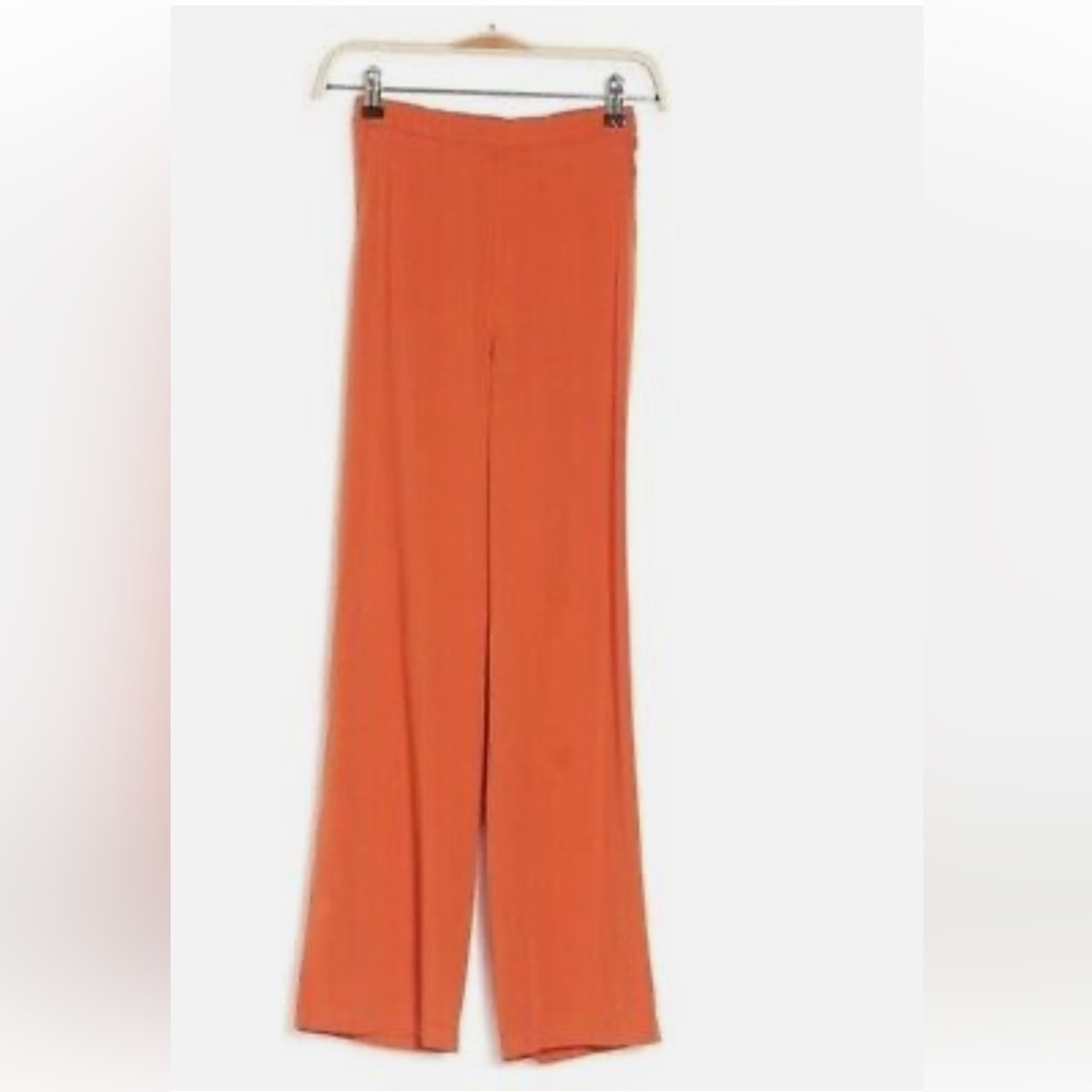 ABOUND nwt straight leg pants. Slash pockets . Pull on. Size s. Rust amber color